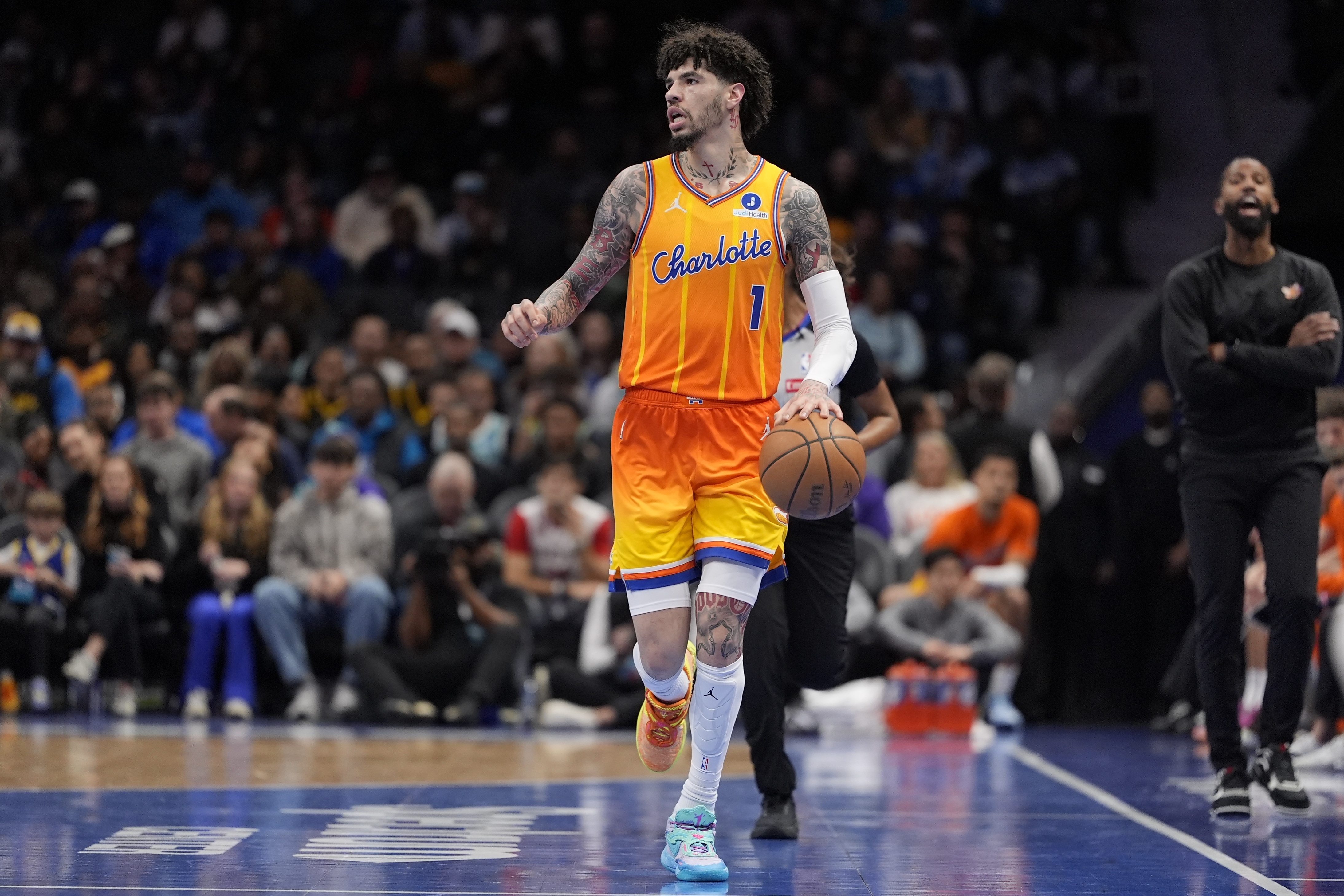 砍下33分8助3断且进7个三分!三球本场数据 NBA历史替补首人